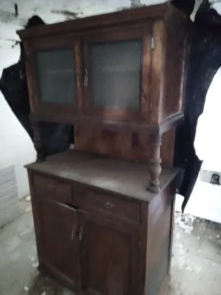 Alacena de madera de castaño