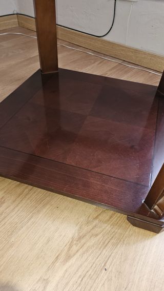 Mesa auxiliar de madera y cristal