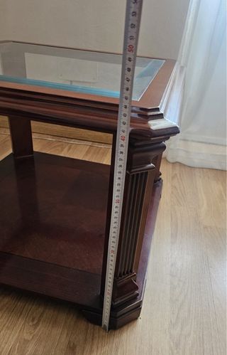 Mesa auxiliar de madera y cristal