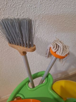 Carrito limpieza infantil: Escoba,fregona,cubo.