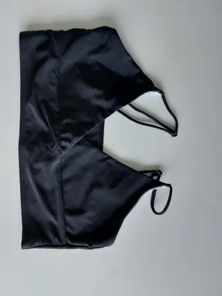 Bikini negro con tirantes