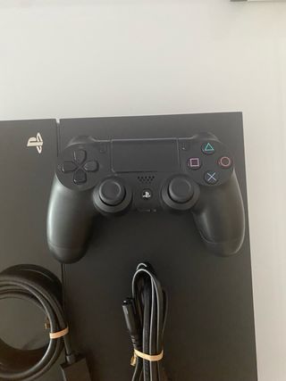 PS4 (PlayStation 4) Negra + Accesorios