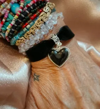 Pulsera bracciale velluto con ciondolo cuore