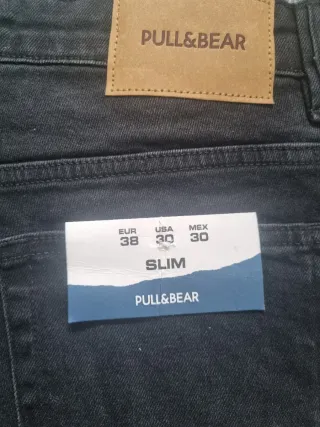 Pantalón corto vaquero negro PULL&BEAR.