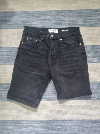 Pantalón corto vaquero negro PULL&BEAR.