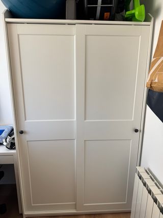 Armario blanco puertas correderas Hauga