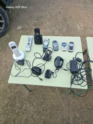 Lote móviles antiguos y cargadores