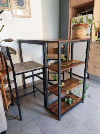 Mesa y sillas tipo desayunador