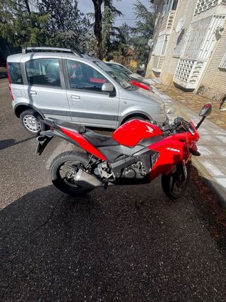 Honda CBR 125 R Roja