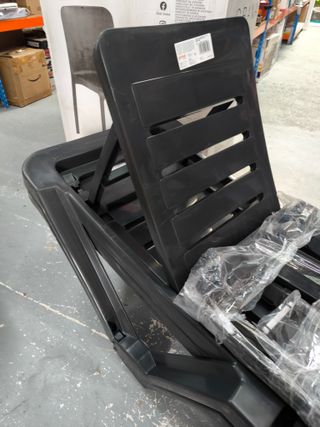 Tumbona y Mesa dos tumbonas para Jardín o piscina