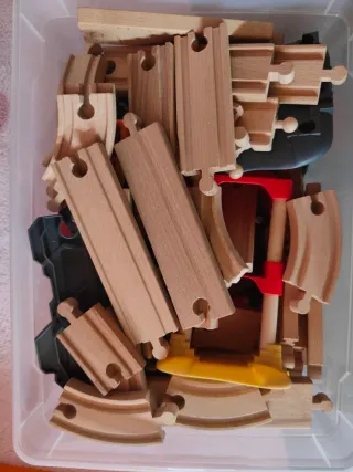 Tren de madera con grúa