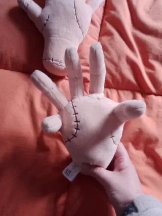 Mano de Miércoles Addams Peluche