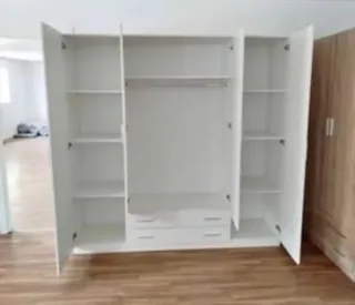 Armario blanco de madera