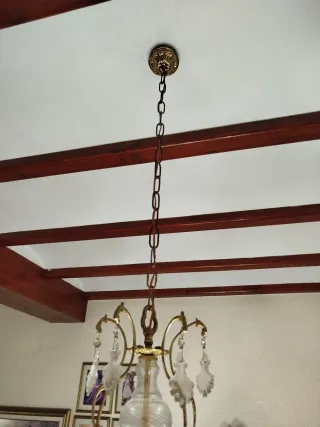 Lámpara de techo con dragones dorados