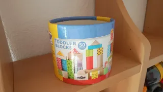 Camión, auto Mega Bloks y bloques de madera