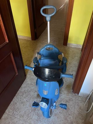 Triciclo infantil con empujador versión moto