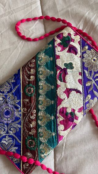 Bolso de mano bordado