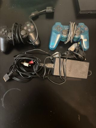 Play Station 2 Slim con 2 mandos y accesorios