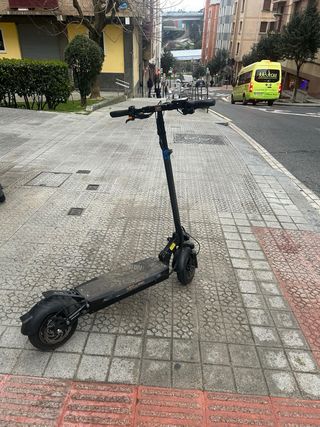 Patinete eléctrico con luces LED