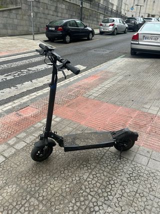 Patinete eléctrico con luces LED