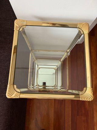 Mesa auxiliar alta cristal y metal dorado