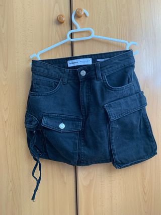 Falda vaquera cargo Bershka negra Talla S