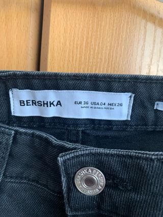 Falda vaquera cargo Bershka negra Talla S