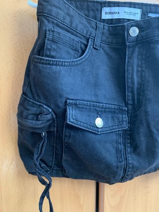 Falda vaquera cargo Bershka negra Talla S