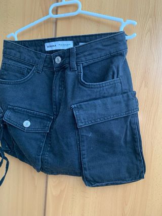 Falda vaquera cargo Bershka negra Talla S