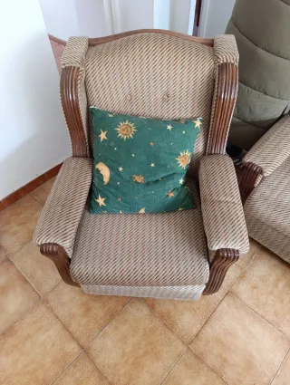 Sofá y orejeros tapizados