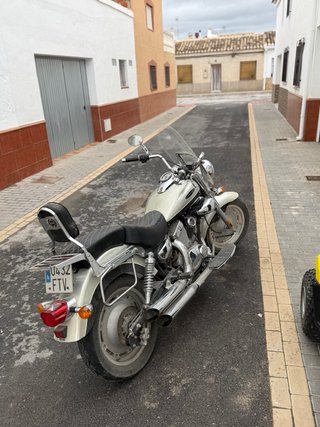 Moto Cruiser Plata y Negra