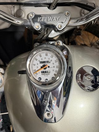 Moto Cruiser Plata y Negra