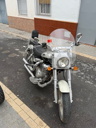Moto Cruiser Plata y Negra