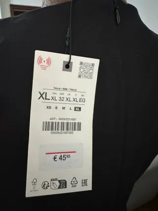 Vestido ZARA negro con volantes