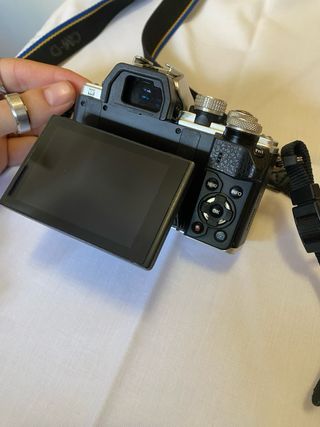 Olympus OM-D E-M10 Cámara Digital 14.000 disparos