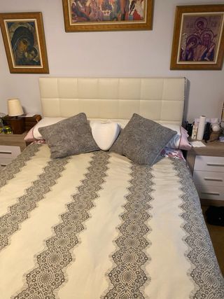 Canape tapizado con ruedas +(cama y cabezero )