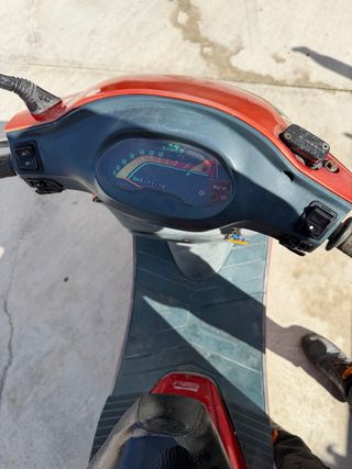 Scooter Kymco KB 50cc Roja con papeles