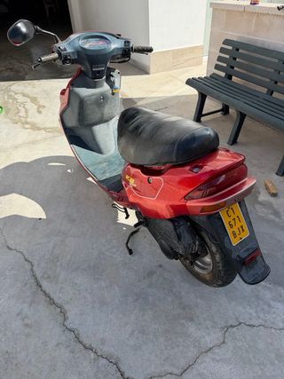 Scooter Kymco KB 50cc Roja con papeles