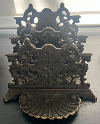 Portacartas/estante latón fundido