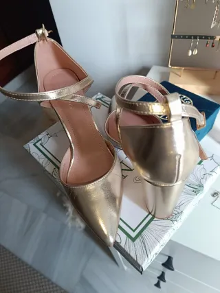 Sandalias tacón doradas