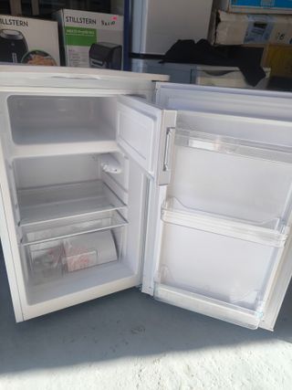 Nevera Stillstern 88L con congelador blanco