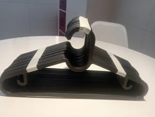 30 Perchas Plástico Ikea Negras