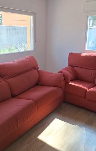 Sofá 2 plazas tela rojo