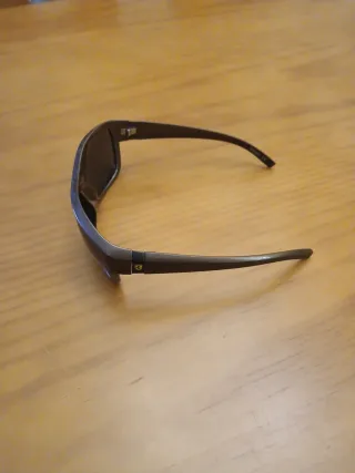 Gafas de sol marrones y grises