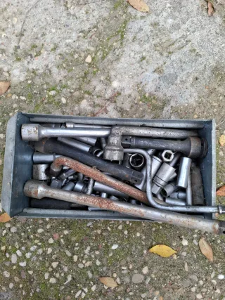 Juego de llaves y manerales