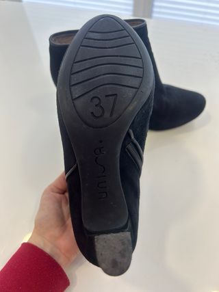 Botines UNISA negros tacón