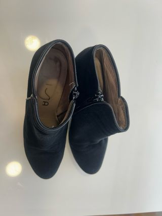 Botines UNISA negros tacón