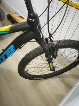 Bicicleta de montaña negra y azul Rueda 27'5 M