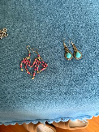 Coppia orecchini pendenti rosa e turchesi