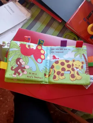 Cuento bebe de tela al tocarlo tiene ruidos